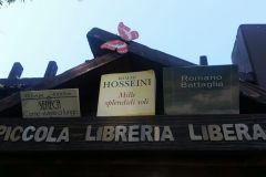 Adolescenti-e-lettura-piccola-libreria-libera